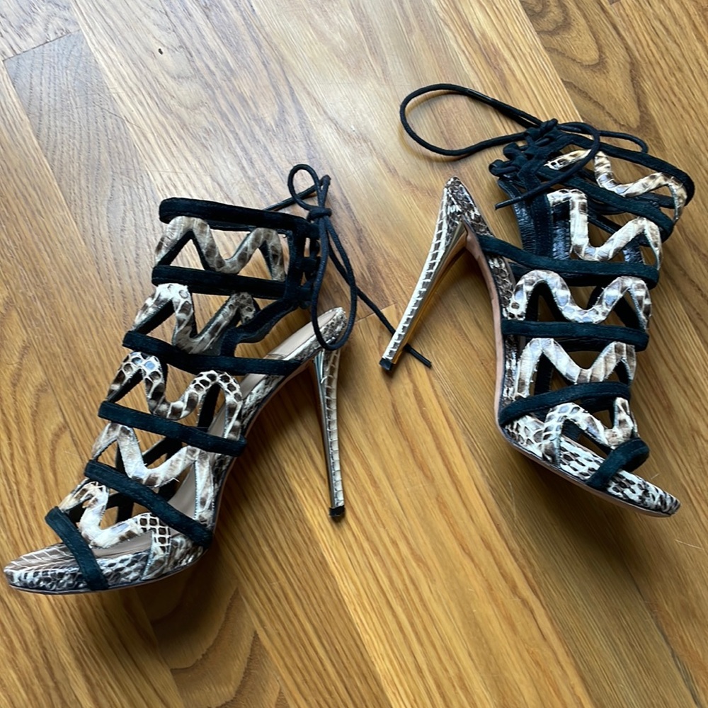 MARCIANO snakeskin lace up heels 35.5